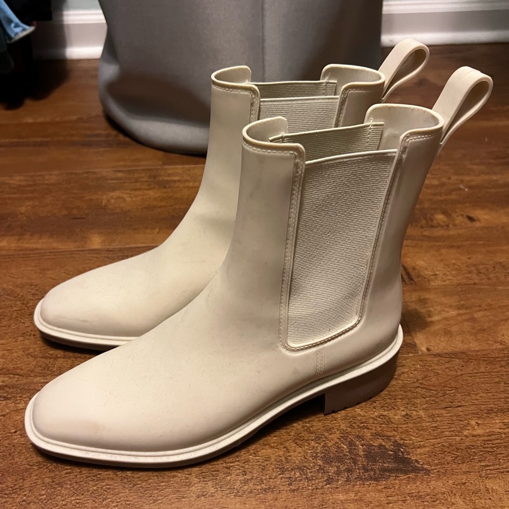 Sam Edelman Cream Chelsea style Rain Boot